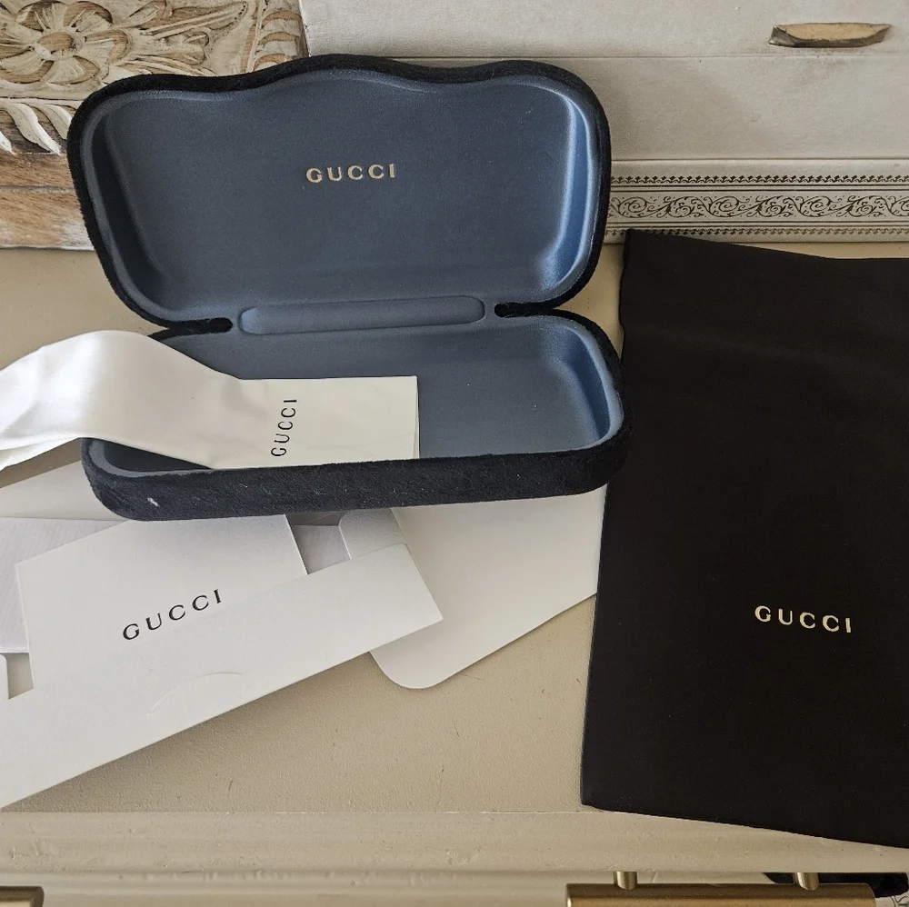 Gucci Sunglasses Case - Picture 1 of 5